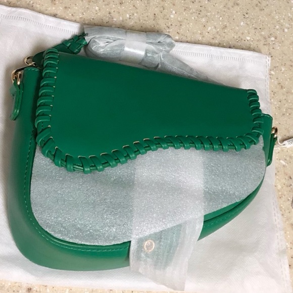 VICI UE Kelly green saddle bag. NEW includes 2 different straps SUG RE $70 - Picture 11 of 16